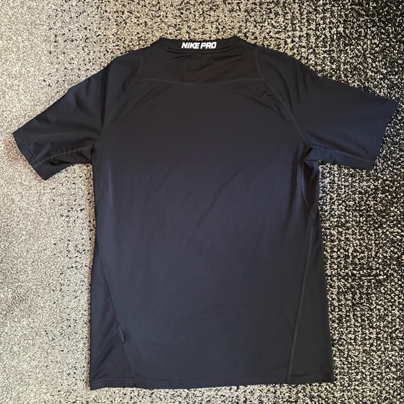 BLACK NIKE WORKOUT TOP - Picture 2 of 3